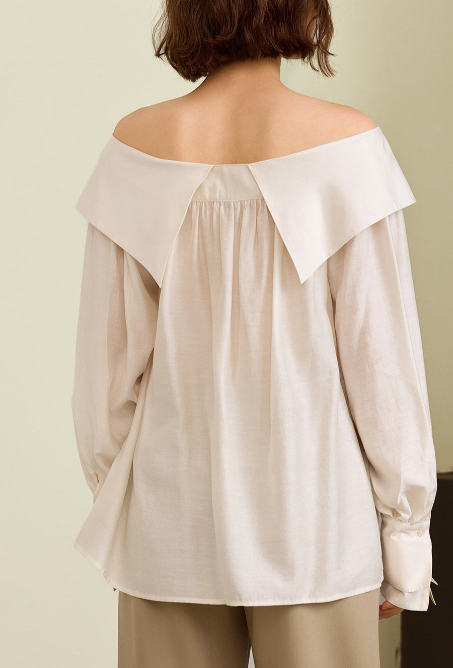 Off-shoulder blouse with oversized collar - Liduvi