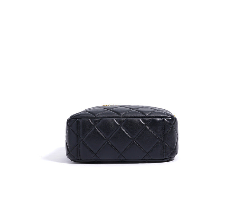 quilted box bag with chain-link details – NOIZR