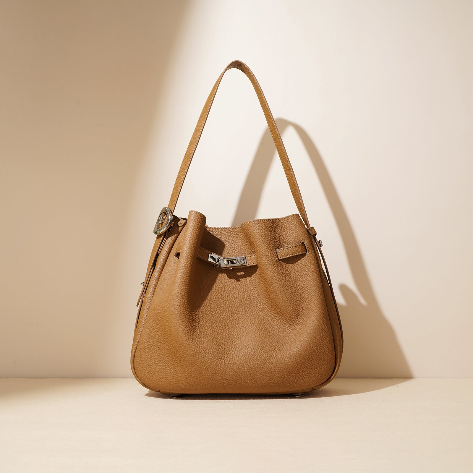 textured leather bucket bag with turn-lock strap – CAMELIA