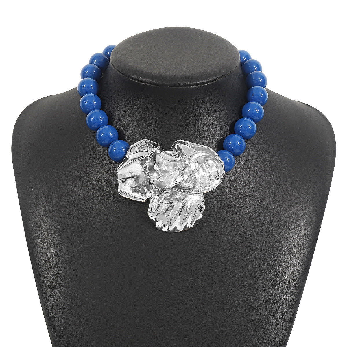 chunky beaded necklace with sculpted flower pendant – AZRAX