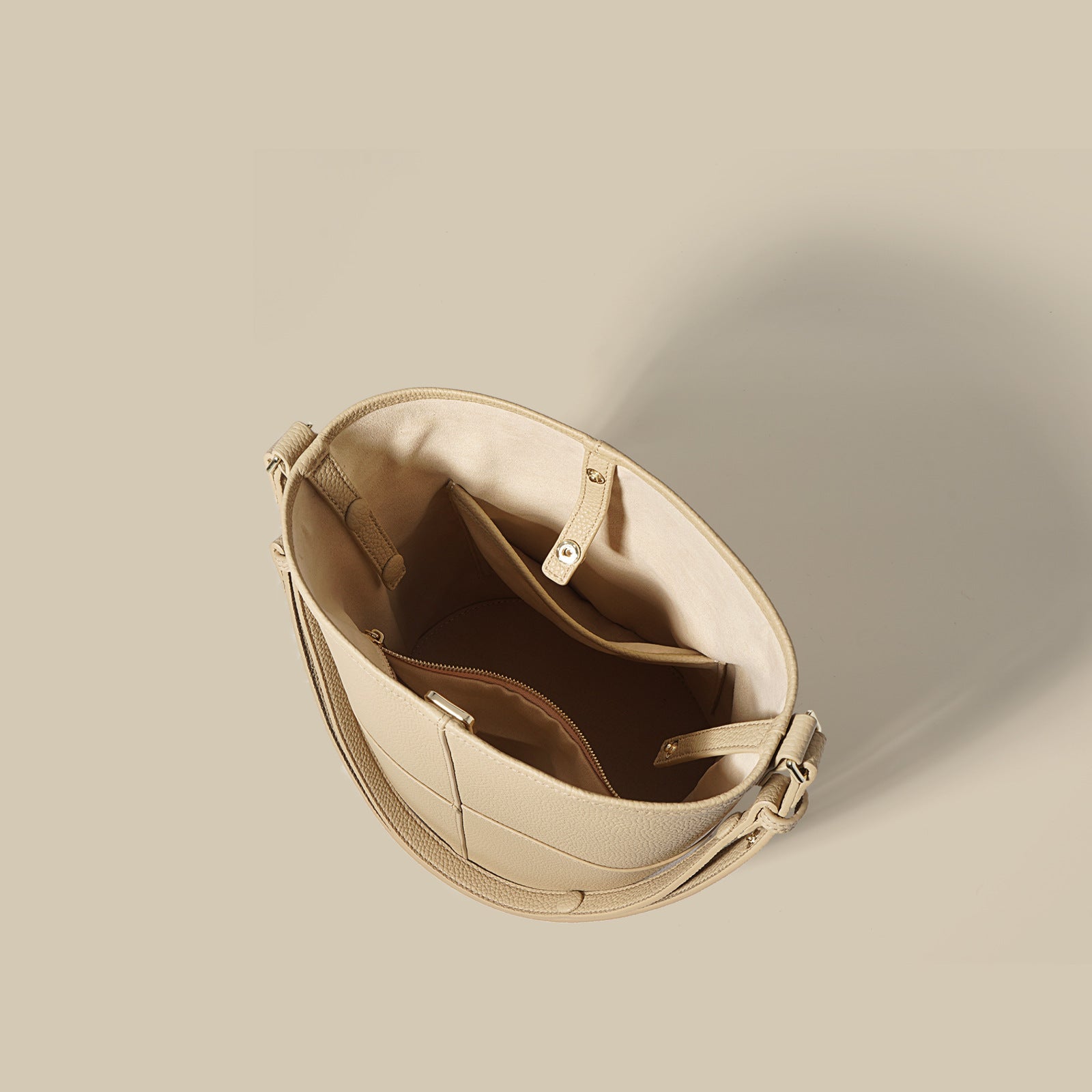pebbled leather bucket bag with adjustable strap – NOQ