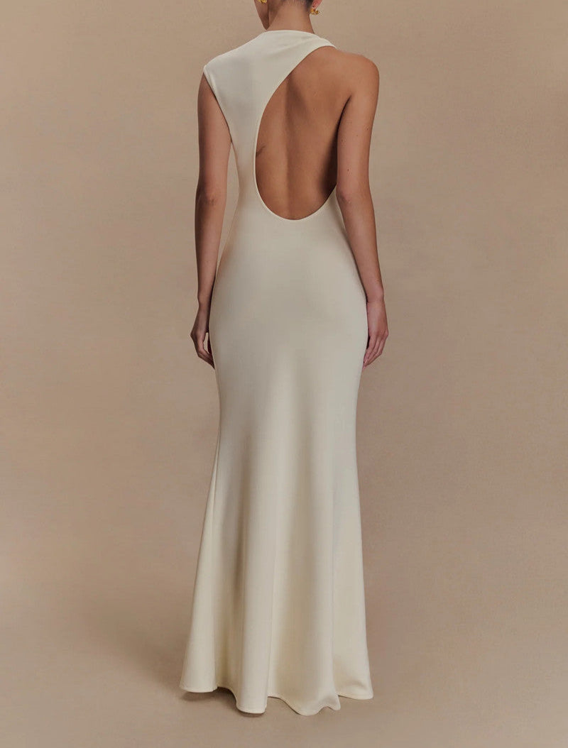 Sleeveless fitted gown with high neckline – Inary