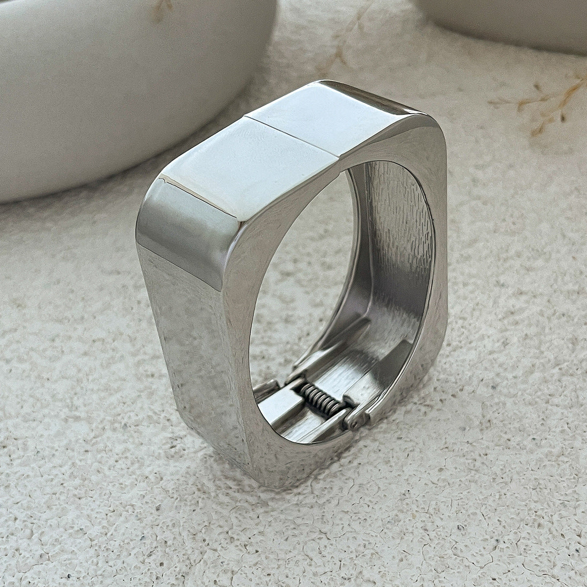 wide sculpted cuff bracelet in high-shine gold – ARDON