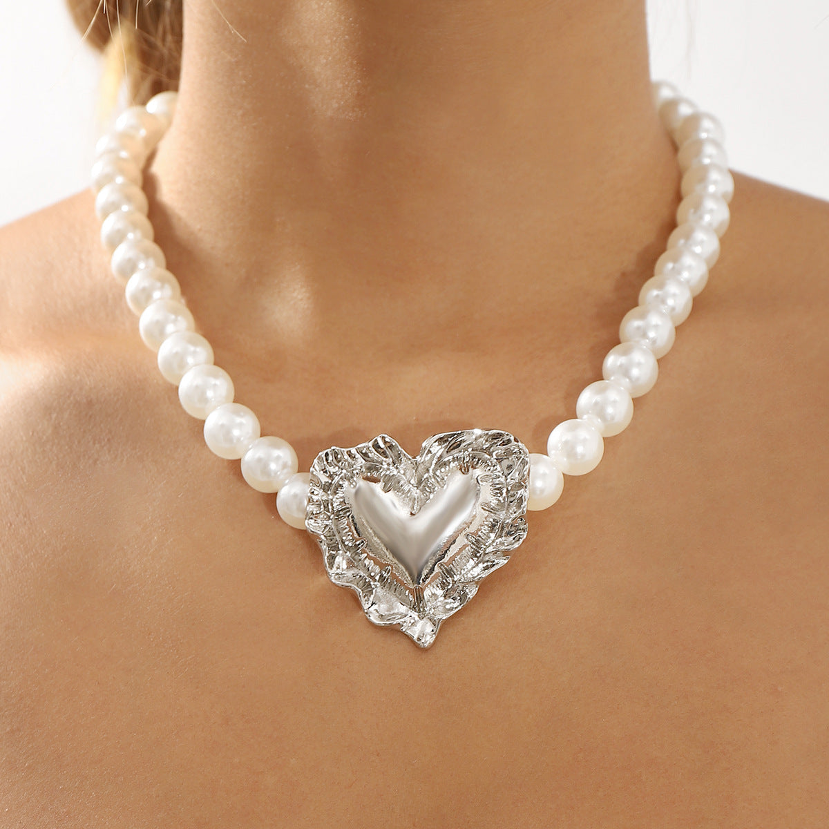 pearl beaded necklace with sculpted heart pendant - IRISWU