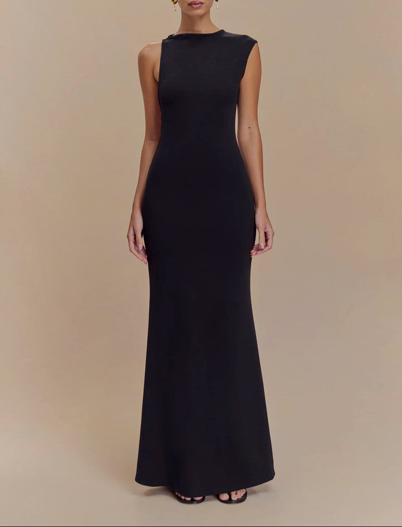 Sleeveless fitted gown with high neckline – Inary
