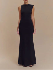 Sleeveless fitted gown with high neckline – Inary
