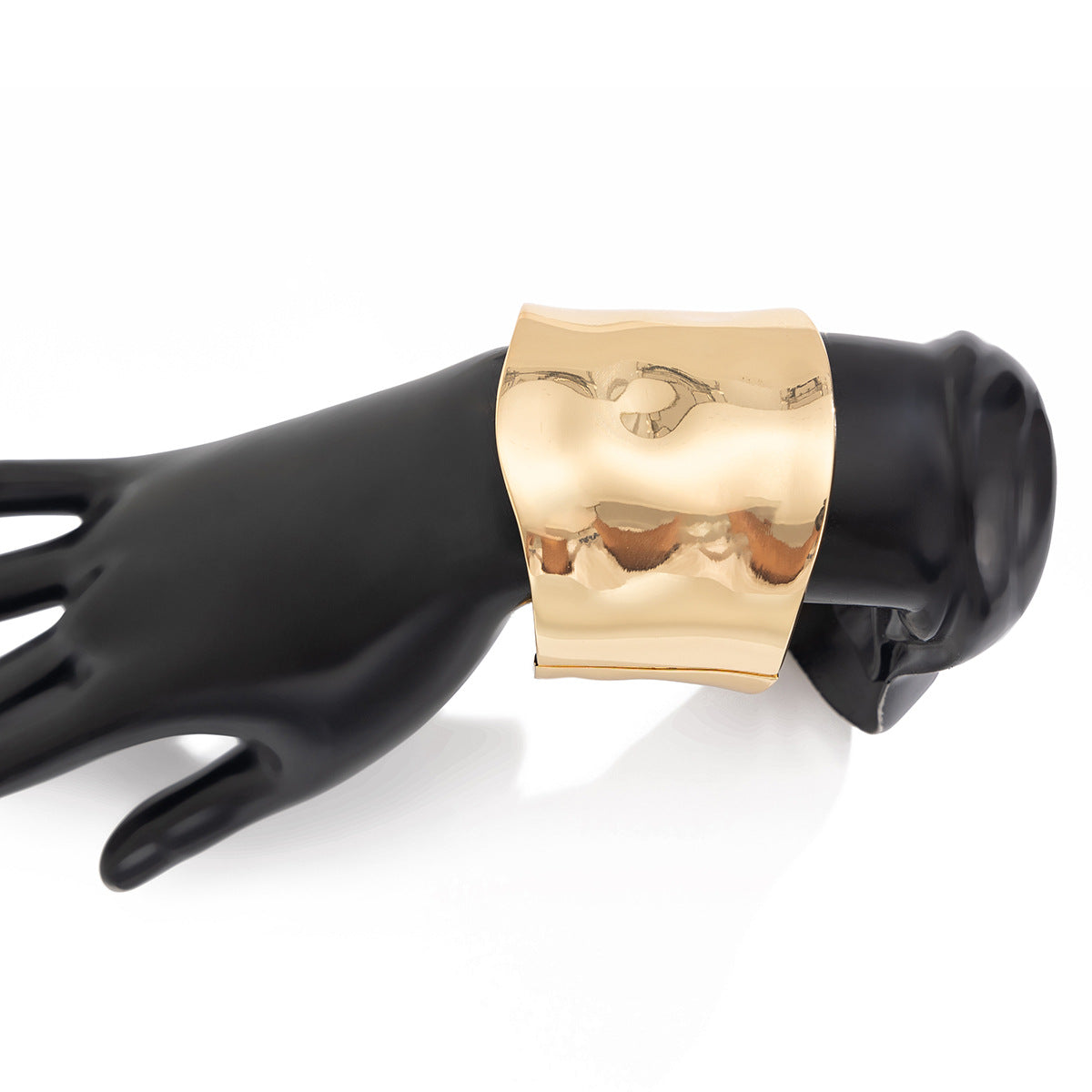 molten-edge gold cuff bracelet with sculpted silhouette – SORAYA