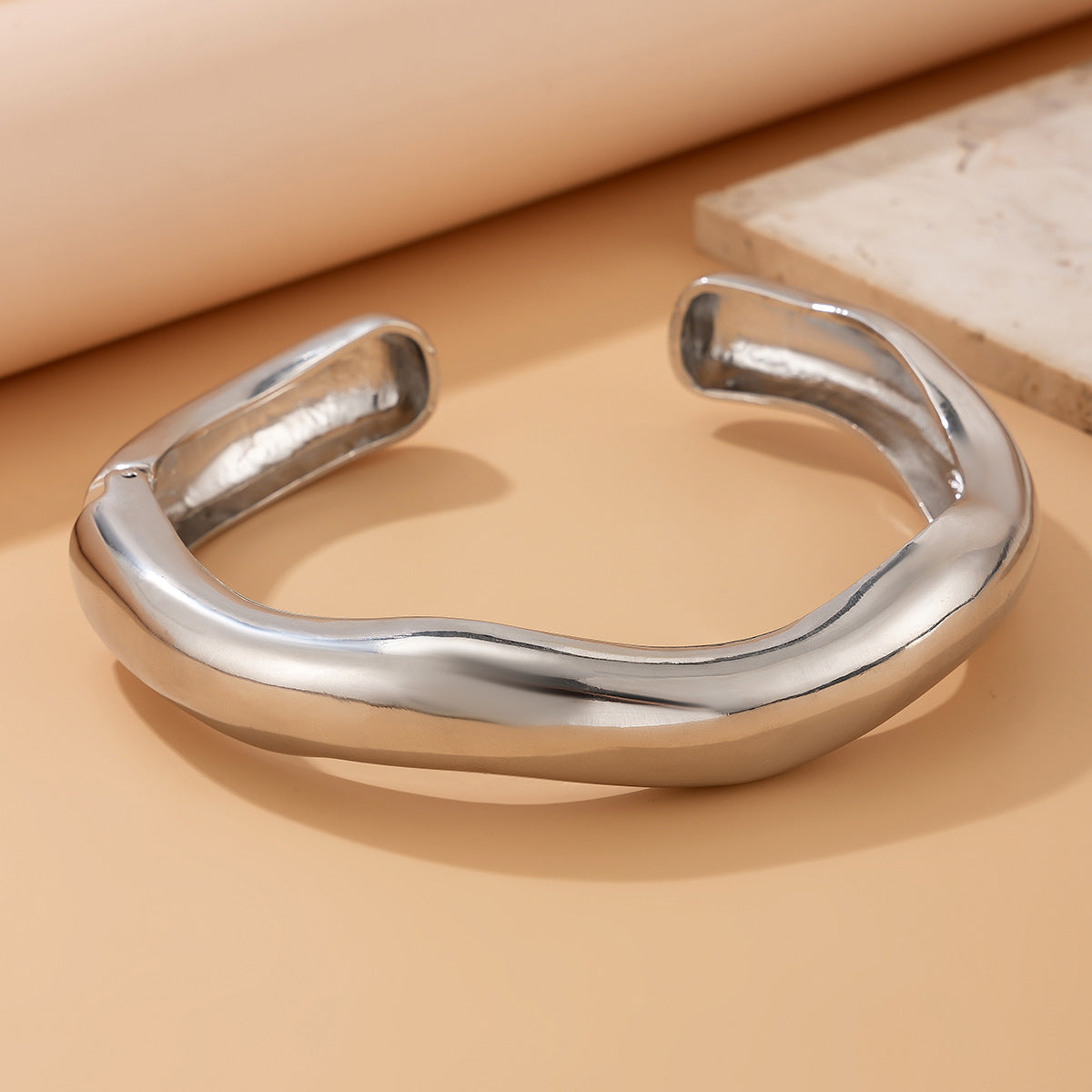Bold metallic choker with wave detail - Nertu