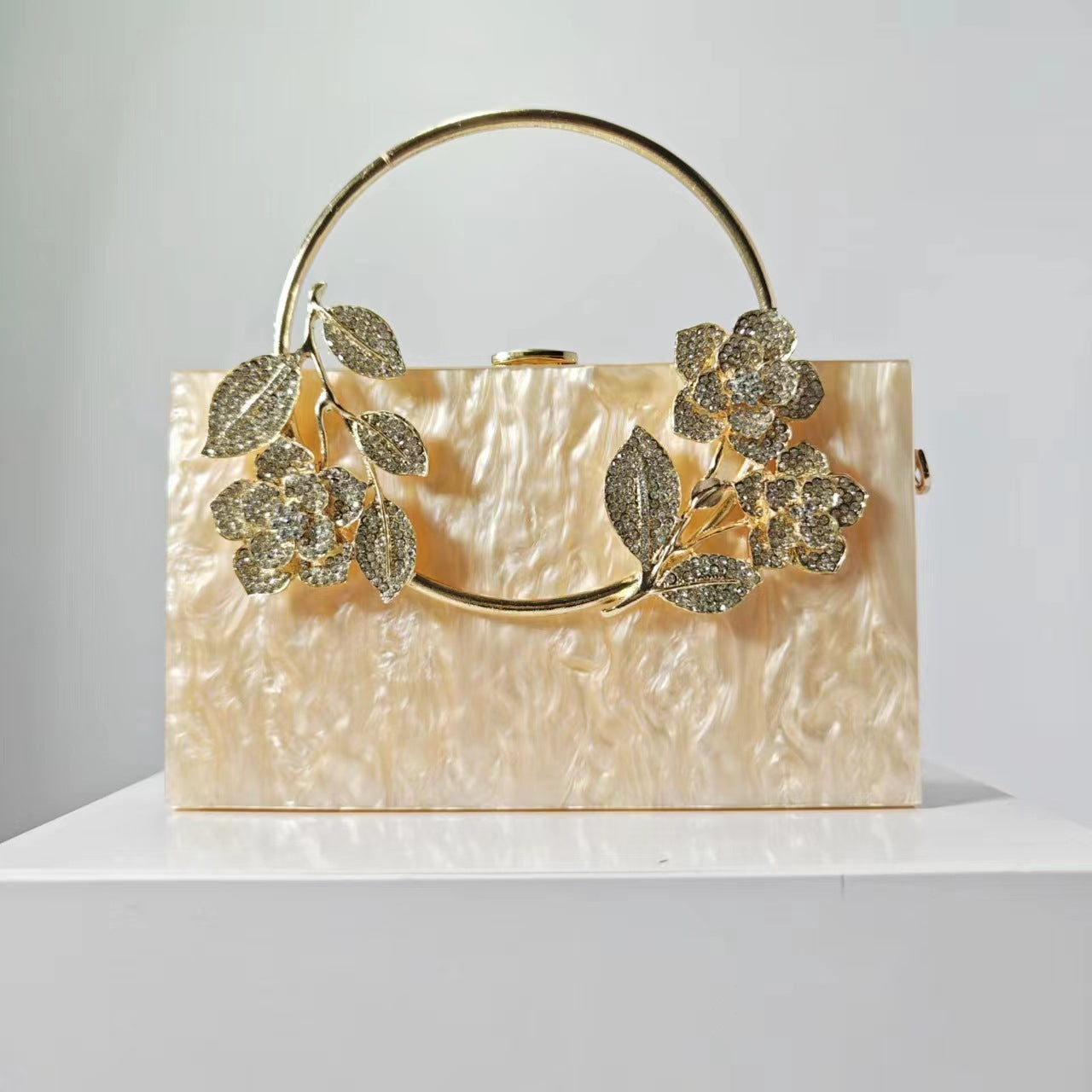 Geometric structured clutch with floral embellishments - Hirlu