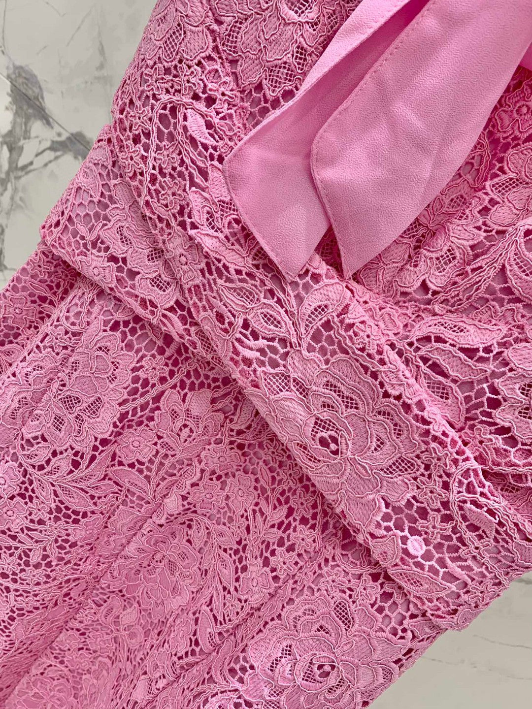 lace midi dress with necktie – Eeshvi