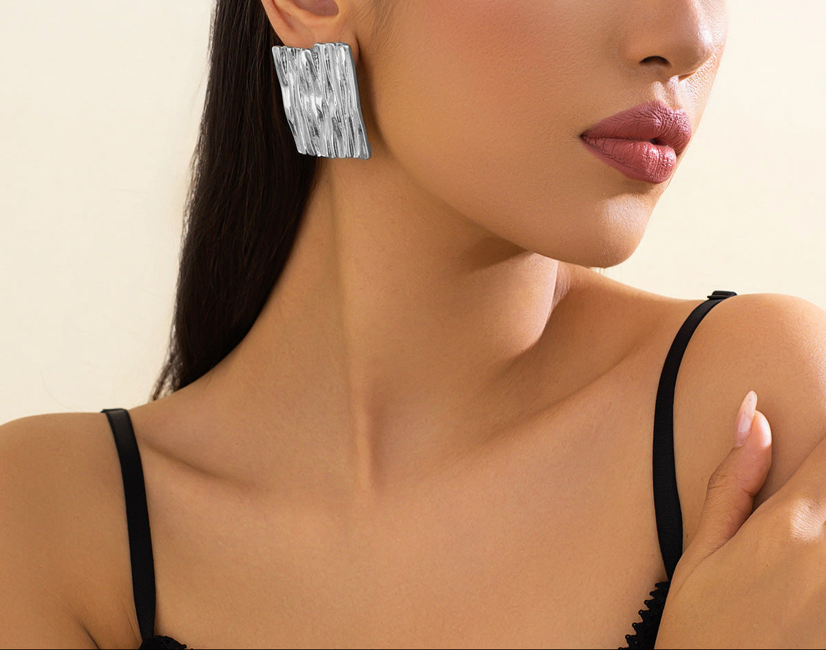 Textured square earrings with vertical ridges - Rinda