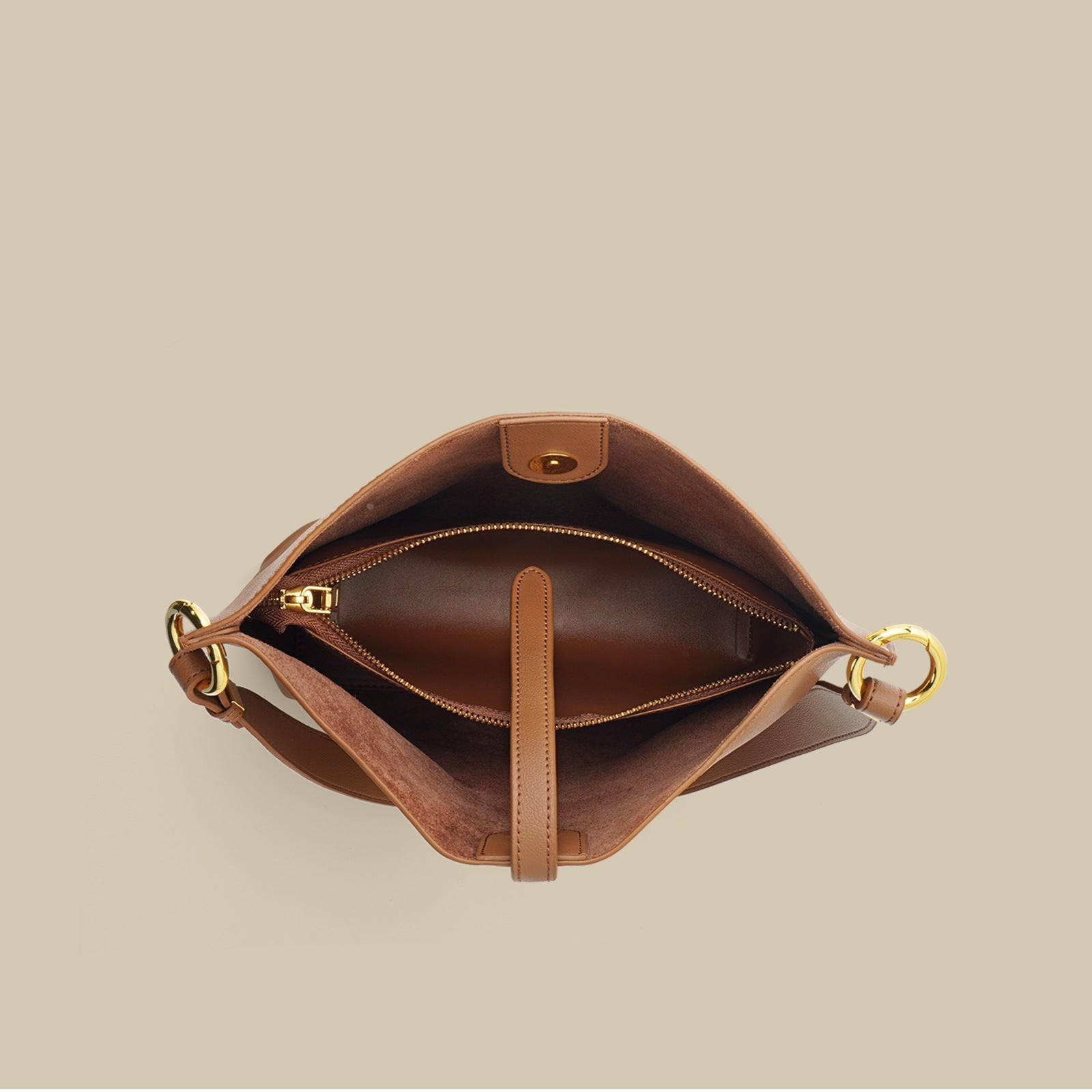 caramel shoulder bag with gold hardware – VERA