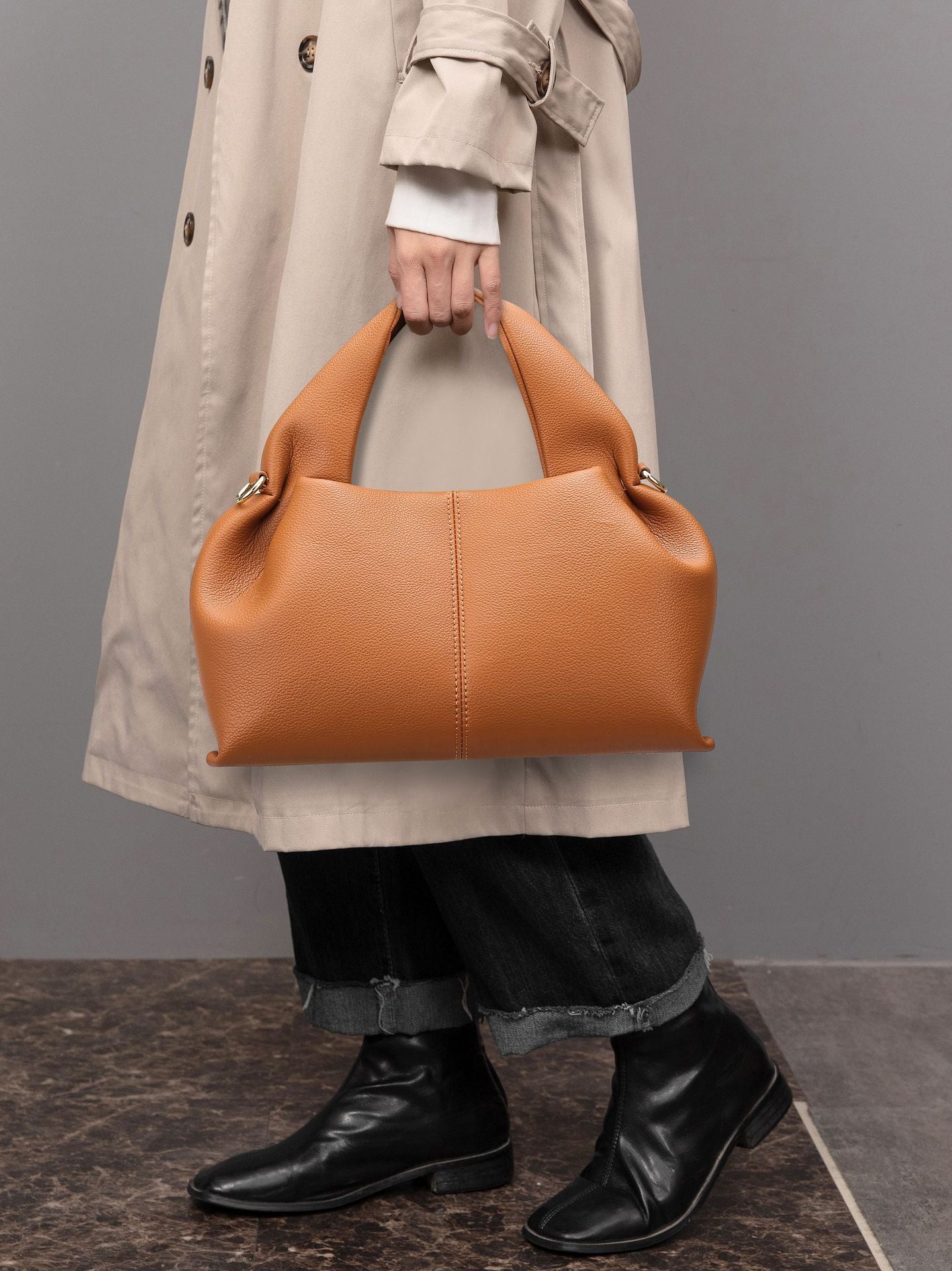 soft-structured hobo bag in black – ZARAÉ