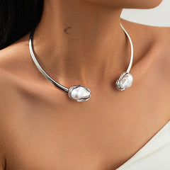 Open collar necklace with baroque pearl ends – Niksil