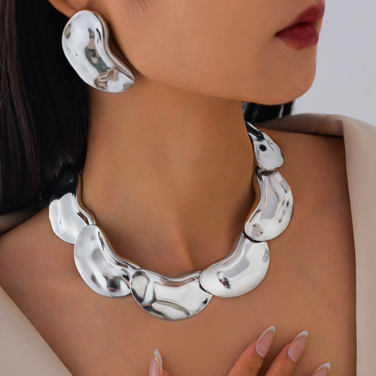 Wide bean-link statement necklace with metallic finish - Aongi