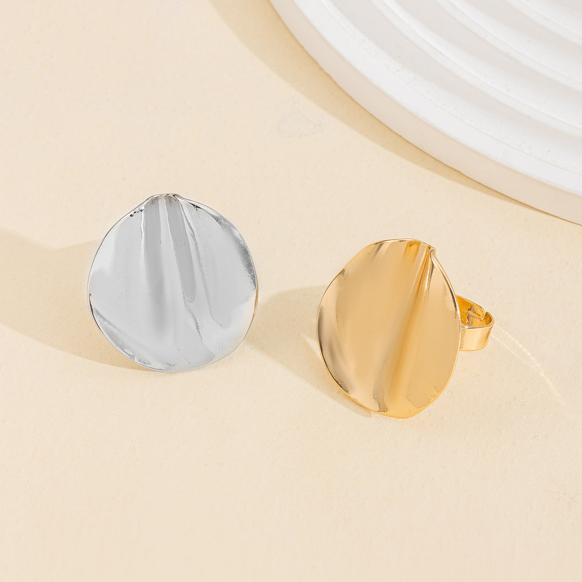 oversized silver ring with molten texture disc – VELIA