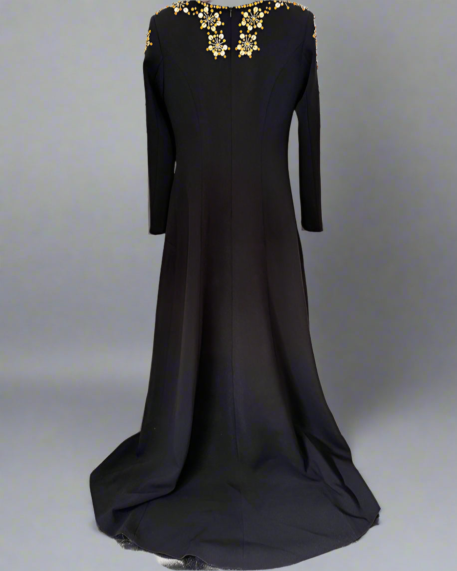 Embellished long-sleeve gown with fitted silhouette – Ziarre