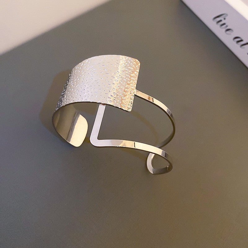 open-cut cuff bracelet in mirror gold bands – VIRELLE