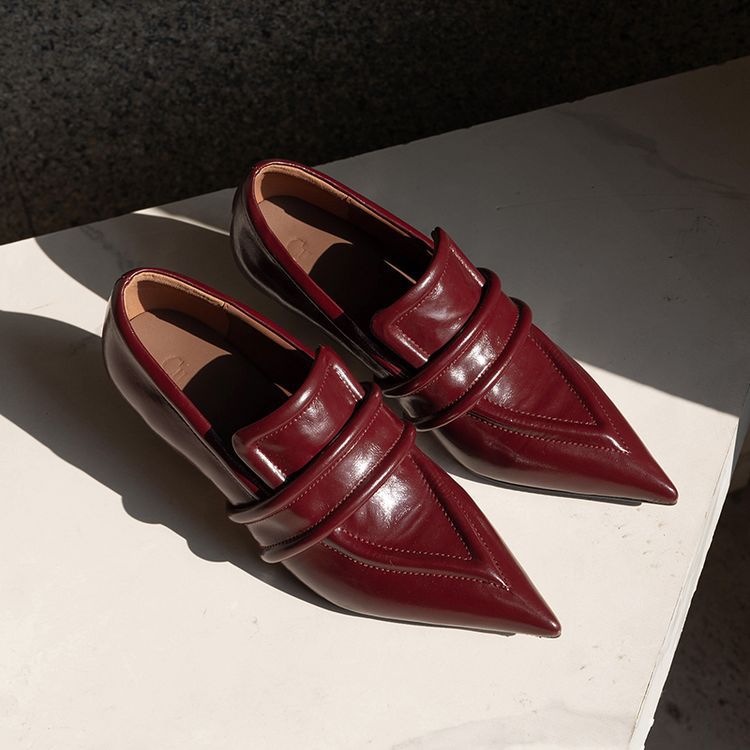 patent pointed loafers with double strap detail – VITTORIA