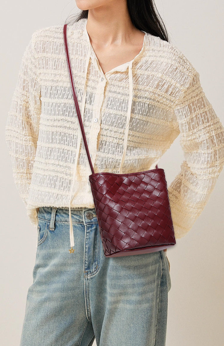 woven bucket tote in oxblood – MILA