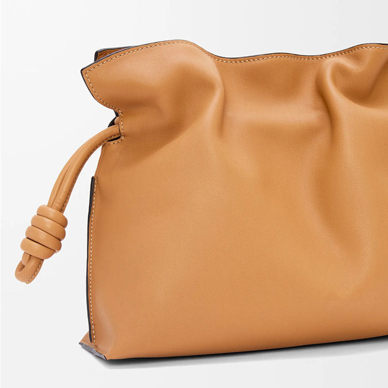 soft knot pouch in caramel – MIRELLA