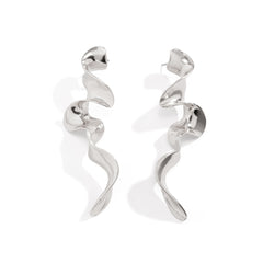 sculptural wave earrings in high-shine gold – SERPENTA