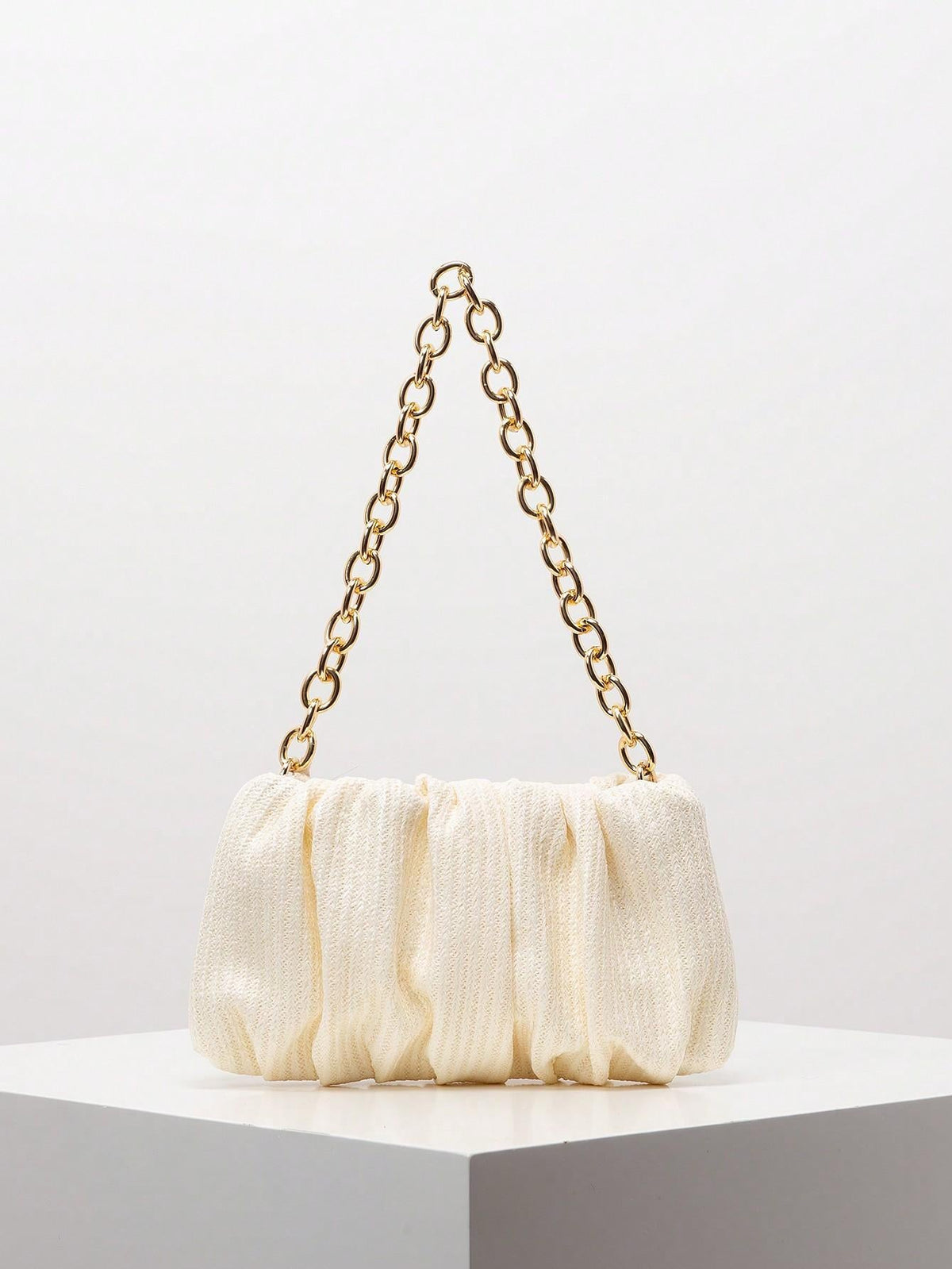 Pleated straw clutch with gold chain strap – Bintru