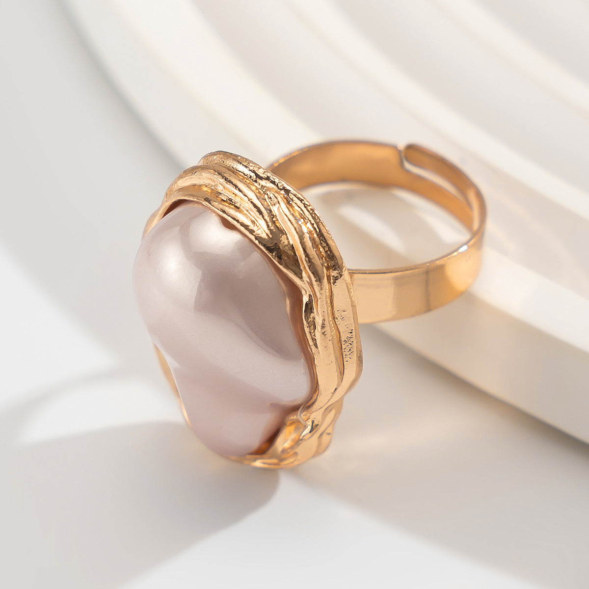 Abstract wrapped band ring with irregular pearl - Miklasu
