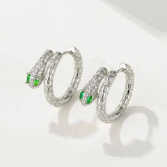 Textured snake hoop earrings with emerald eyes – Vendusi