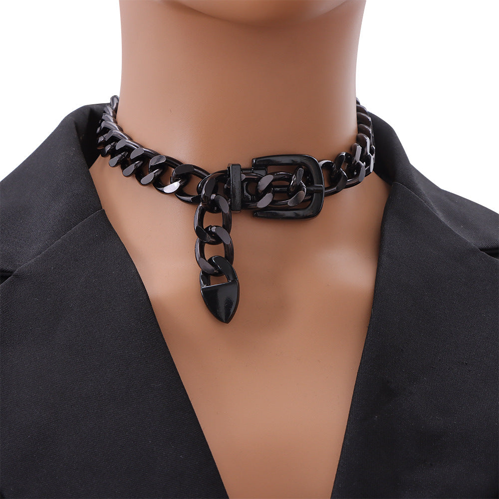 Chunky chain choker with buckle and heart pendant - Bebzi