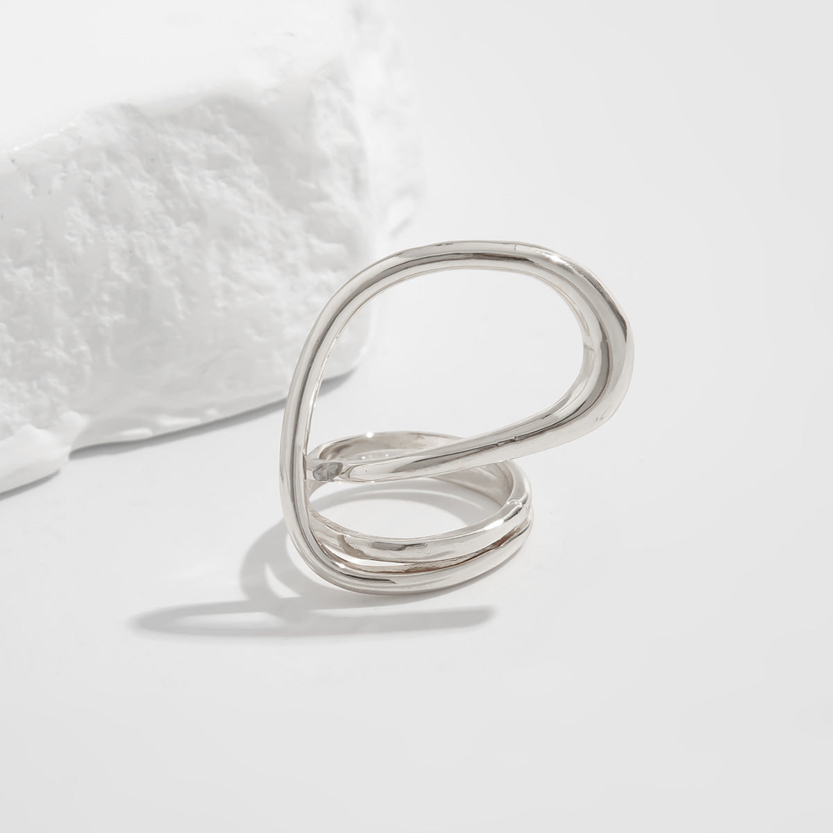 Open spiral ring with fluid wave shape – Lerwa