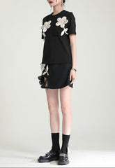 short-sleeve black t-shirt with 3D floral appliqué - BLOSM