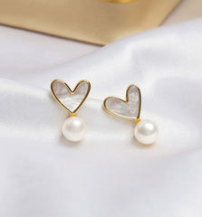 Heart-shaped stud earrings with pearl drop - Alkro