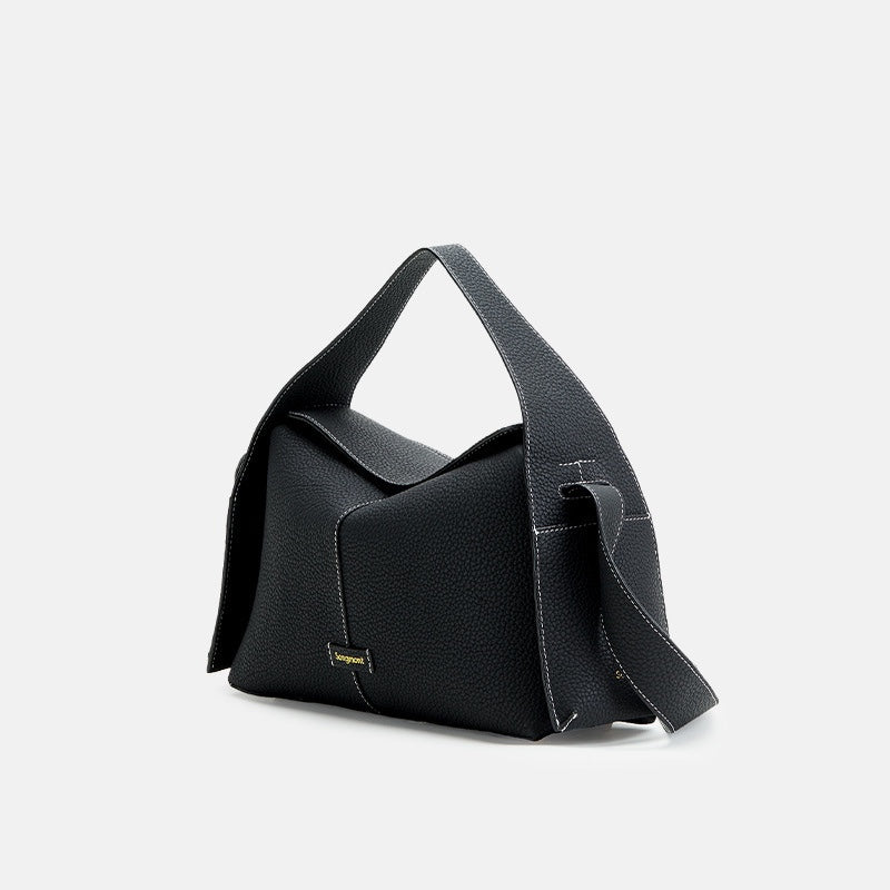sculpted flap shoulder bag in pebble leather – LUMA