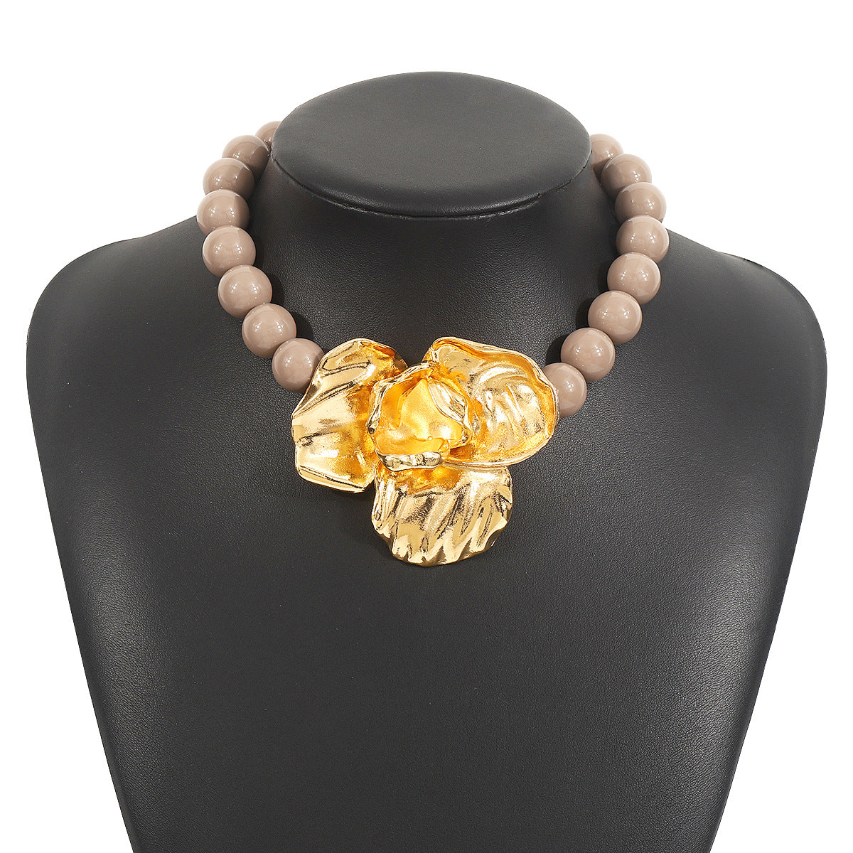 chunky beaded necklace with sculpted flower pendant – AZRAX