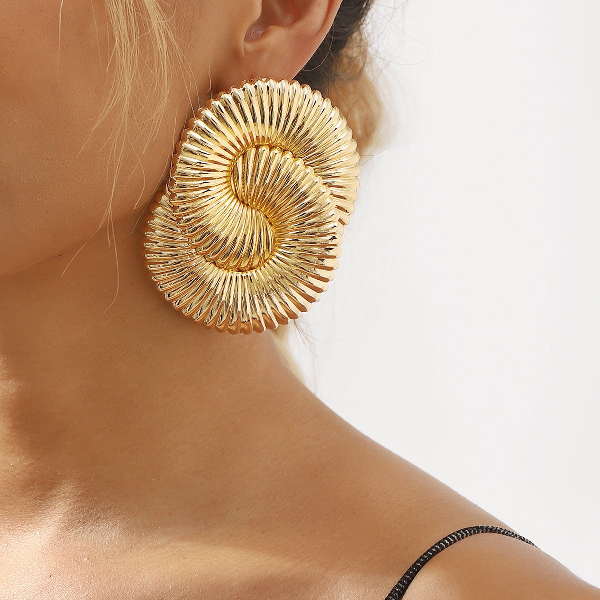 textured dome earrings with spiral illusion - AURAR