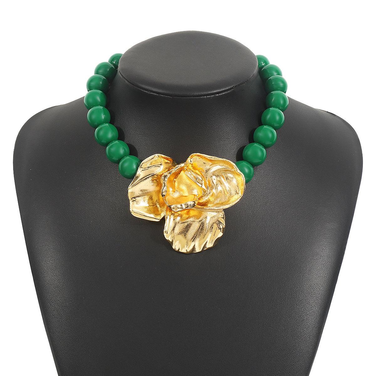 chunky beaded necklace with sculpted flower pendant – AZRAX
