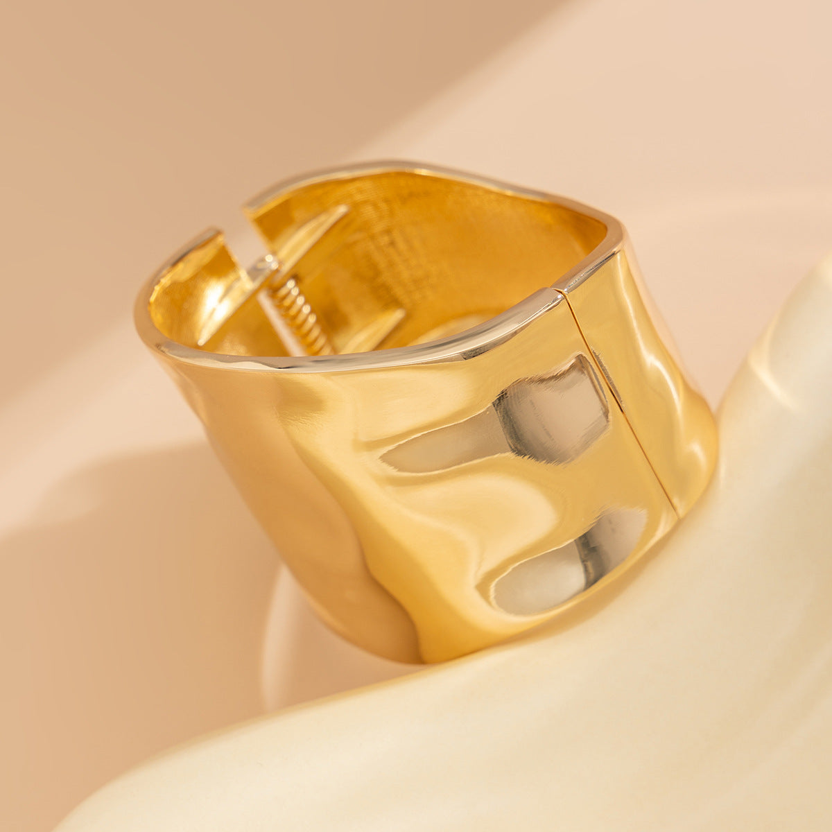 molten-edge gold cuff bracelet with sculpted silhouette – SORAYA