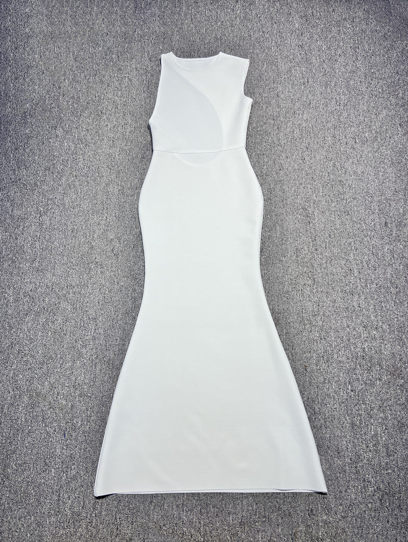 Sleeveless fitted gown with high neckline – Inary