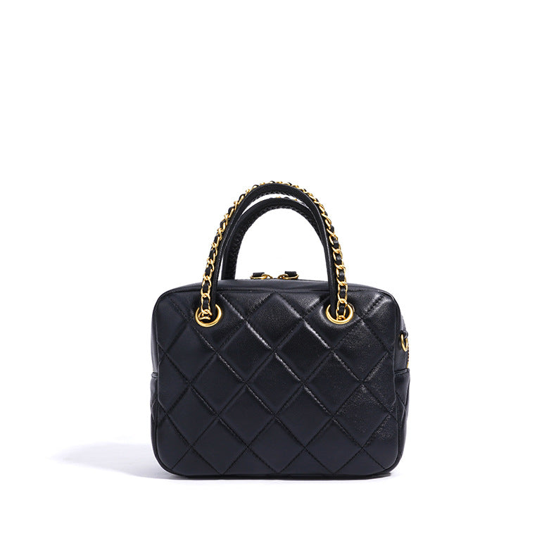 quilted box bag with chain-link details – NOIZR