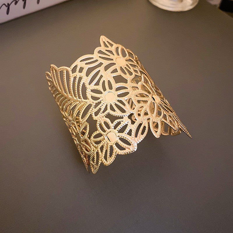 open-cut cuff bracelet in mirror gold bands – VIRELLE
