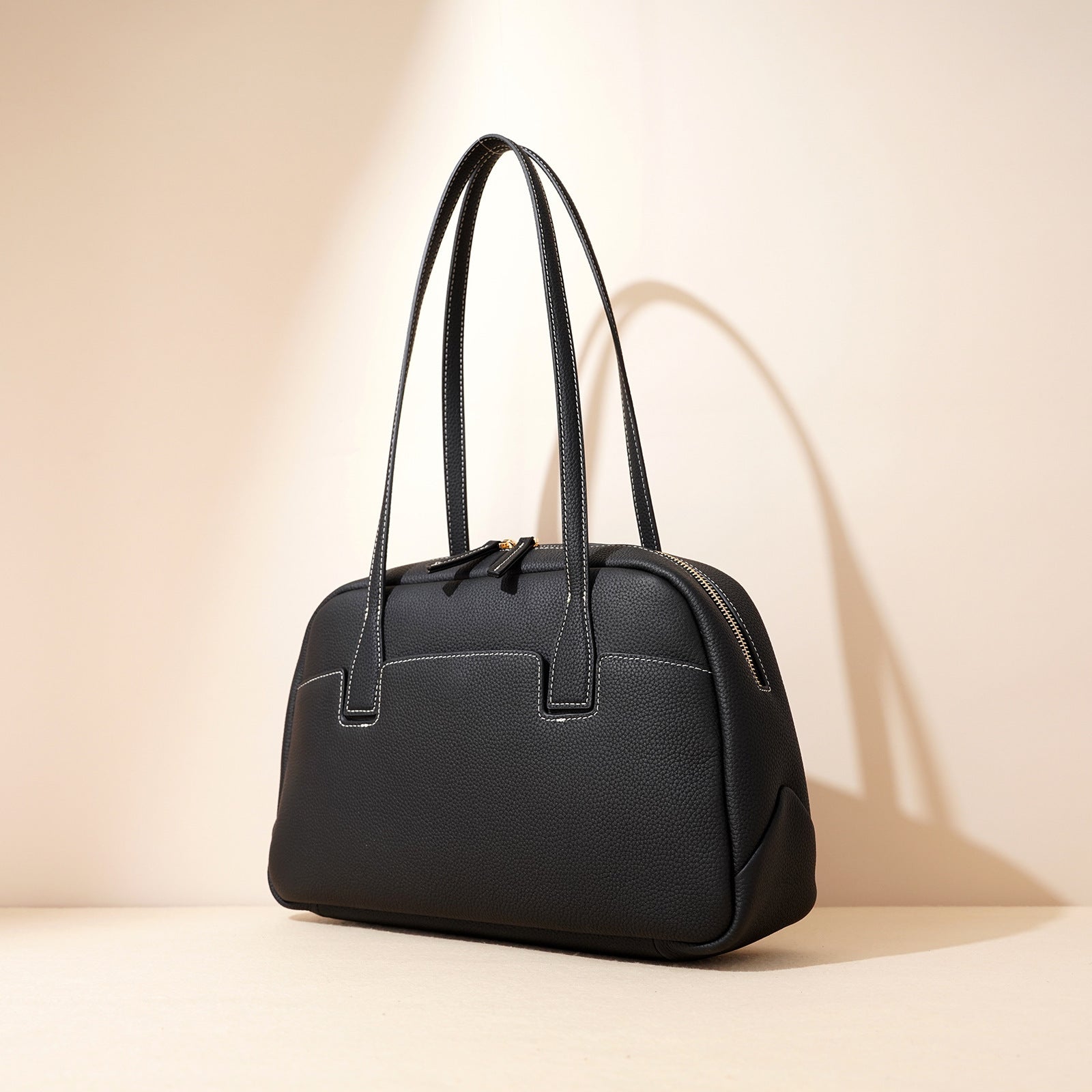 structured leather tote with contrast stitching – NOIX