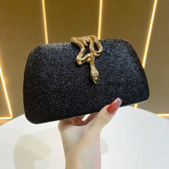 Sleek clutch with gold snake clasp - Linjisu