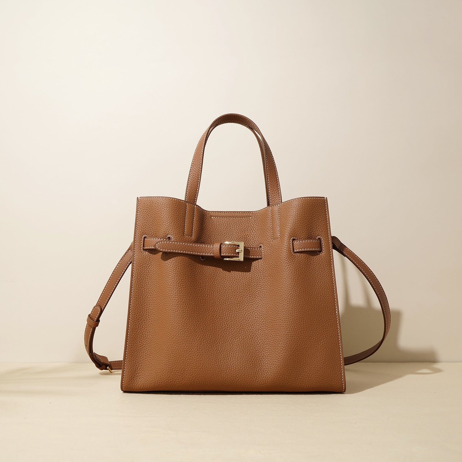 structured tote bag with buckle strap detail – SAVANNA