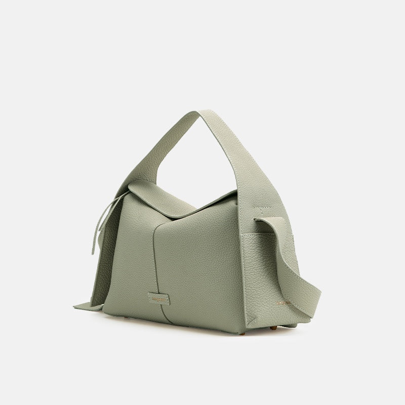 sculpted flap shoulder bag in pebble leather – LUMA