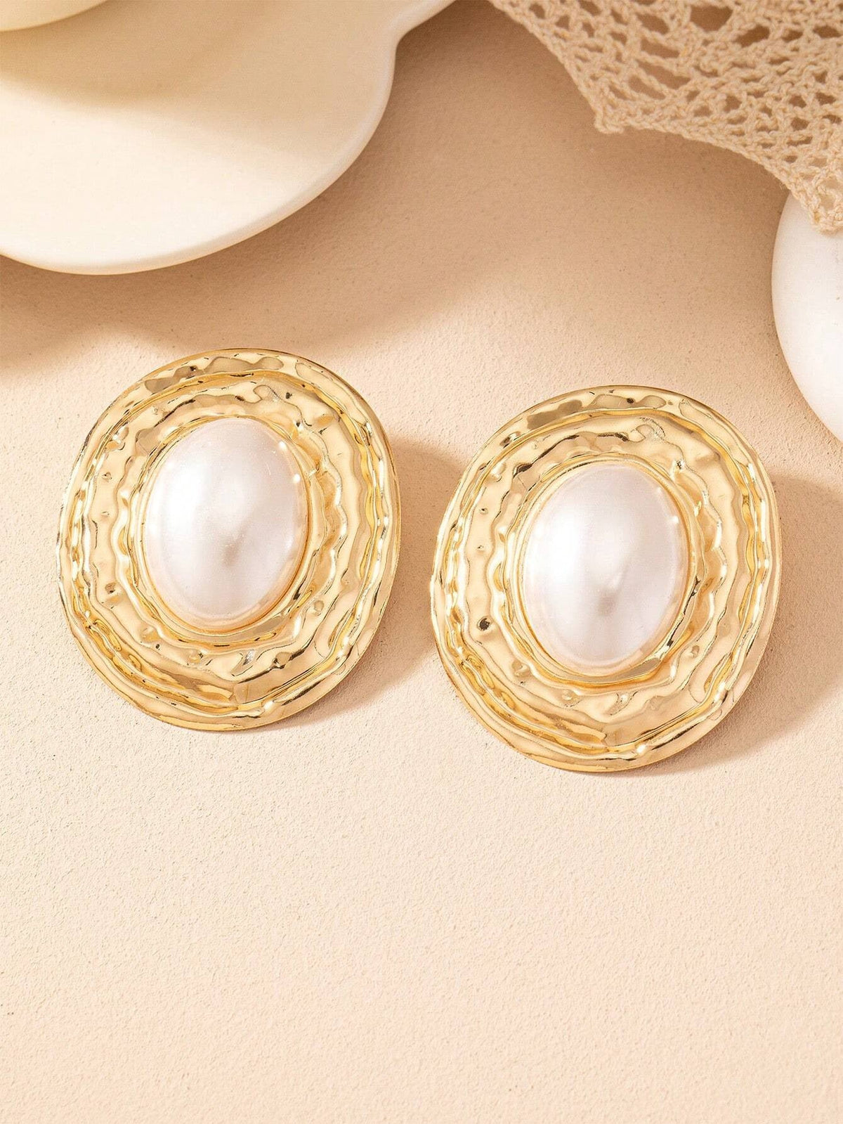 Textured oval stud earrings with pearl center – Lairi