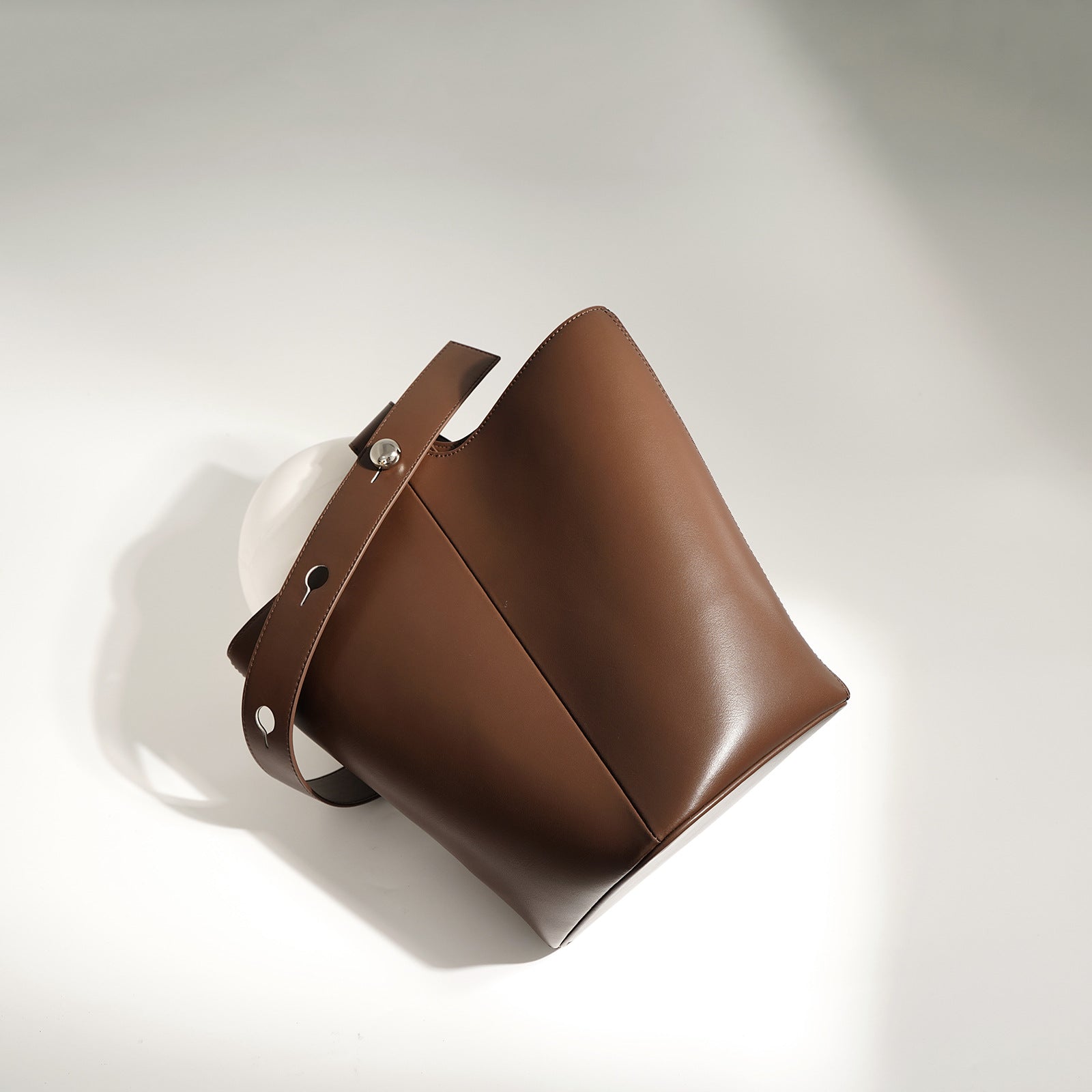 structured bucket bag with wide strap detail – MAIZA