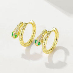Textured snake hoop earrings with emerald eyes – Vendusi