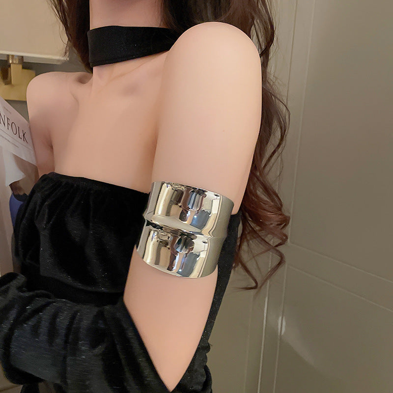 sculptural gold wide cuff bracelet with fluid contours – ARYO