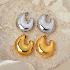 Chunky crescent-shaped hoop earring with high-shine finish - Vandi